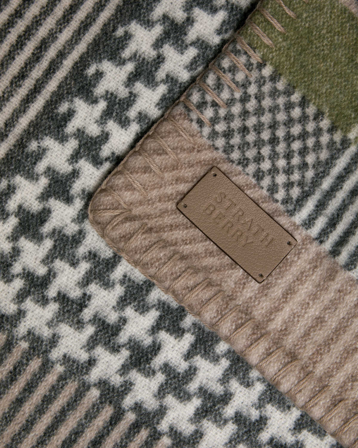 Tartan Blanket - Strathberry Tartan Wool/Cashmere - View 4